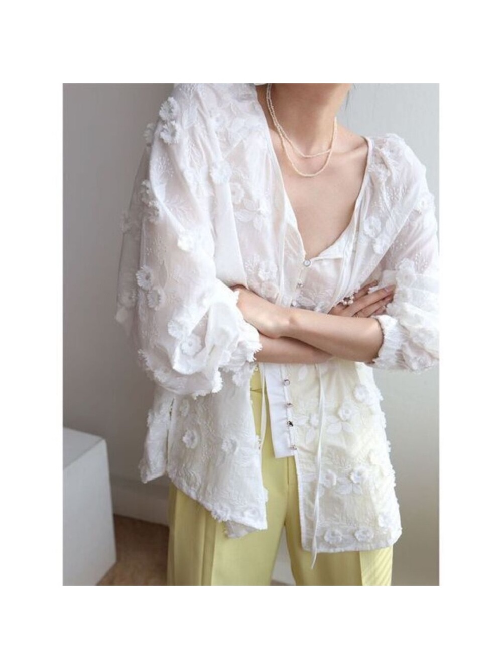 COMMENSE | White Floral Embroidered Lightweight Button-Up Top - Picture 3 of 7